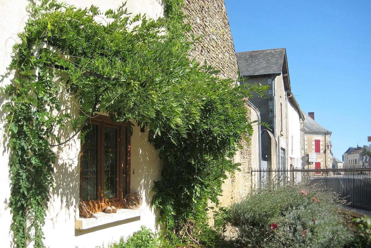 Chambre D'Hotes Oiron, Deux Sevres - Not Near Taize, Burgundy Bed & Breakfast Exterior photo
