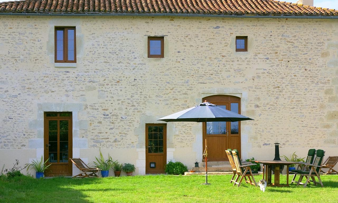 Chambre D'Hotes Oiron, Deux Sevres - Not Near Taize, Burgundy Bed & Breakfast Exterior photo